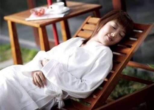 上班族午睡對身體有哪些好處？午睡睡多久健康