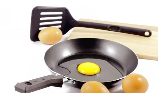 聽說使用不粘鍋會致癌 聰明使用不沾鍋避免傷害身體