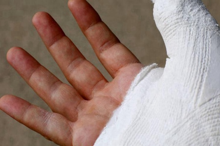 為什么老年人摔倒容易骨折 老年人骨折了吃什么食物恢復最快