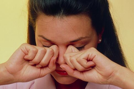 眼角發(fā)癢是什么原因？這五個(gè)原因要對(duì)癥治療改善