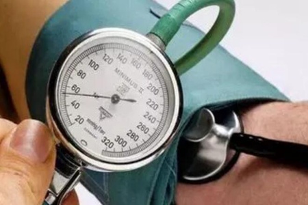 引起高血壓的原因，這五個(gè)罪魁禍?zhǔn)自蛑档弥匾?
onload=