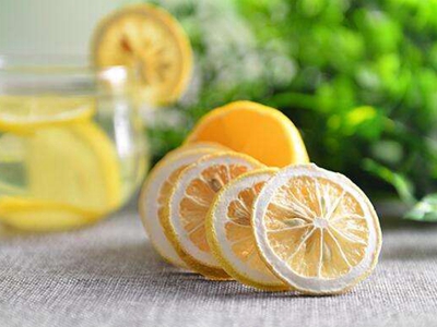 檸檬泡水喝有什么作用與功效？好處非常多！