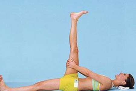 八個(gè)必練的拉伸動(dòng)作，減脂又改善體態(tài)